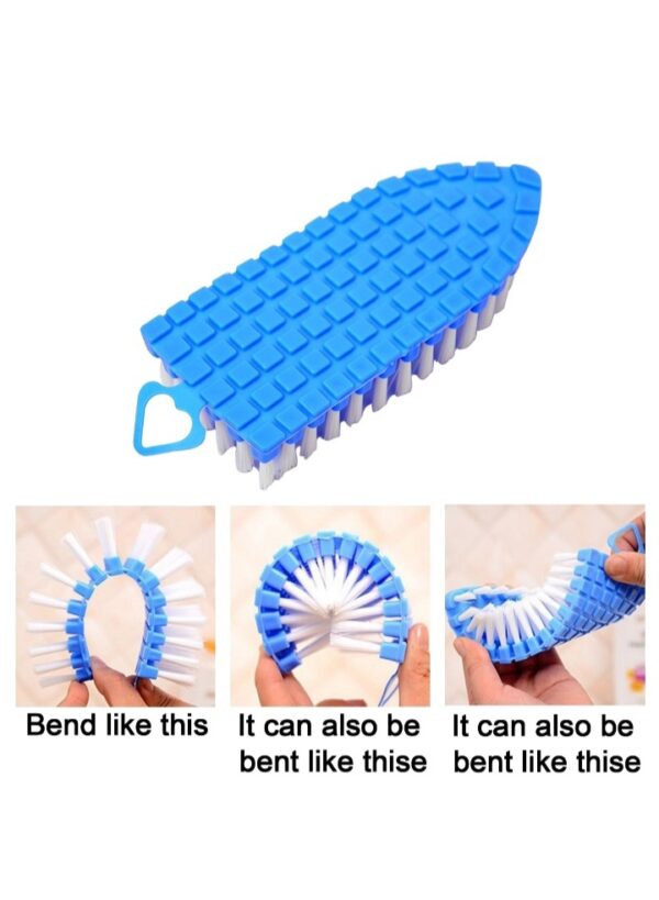 Flexible cleaning brush
